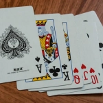 Мини-игры онлайн-казино на экране компьютера с игровым интерфейсом